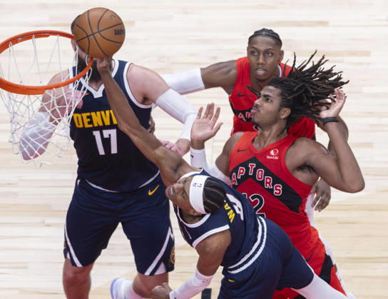 (260101) -- TORONTO, Jan. 1, 2026 -- Peyton Watson (front) of Denver Nuggets dunks during the 2025-2026 NBA, Basketball Herren, USA regular season game between Toronto Raptors and Denver Nuggets in Toronto, Canada, Dec. 31, 2025. (Photo by Xinhua) (SP) CANADA-TORONTO-NBA-NUGGETS VS RAPTORS ZouxZheng 