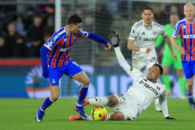 Crystal Palace v Fulham, Premier League Fulham defender Kenny Tete (2) tackles Crystal Palace forward Jeremi Pino (10) during the Premier League match between Crystal Palace and Fulham at Selhurst Park, London, UK on 1 January 2026. London Selhurst Park Greater London UK Editorial use only DataCo restrictions apply See www.football-dataco.com , Copyright: xSimonxRoex PSI-23503-0034