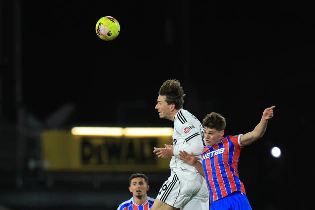 Crystal Palace v Fulham, Premier League Fulham midfielder Sander Berge (16) heads away during the Premier League match between Crystal Palace and Fulham at Selhurst Park, London, UK on 1 January 2026. London Selhurst Park Greater London UK Editorial use only DataCo restrictions apply See www.football-dataco.com , Copyright: xSimonxRoex PSI-23503-0047