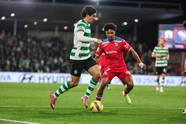 Francisco Trincao (Sporting CP) in action during the match between Gil Vicente FC and Sporting CP, valid for Liga Portugal Betclic 2025 2026 at Estadio Cidade de Barcelos on 2 January 2026. Barcelos Estadio Cidade de Barcelos Barcelos Portugal Copyright: xIMAGOx xPRIMExSPORTSxIMAGESx xFILIPExOLIVEIRAx