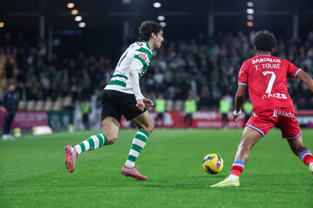 Francisco Trincao (Sporting CP) in action during the match between Gil Vicente FC and Sporting CP, valid for Liga Portugal Betclic 2025 2026 at Estadio Cidade de Barcelos on 2 January 2026. Barcelos Estadio Cidade de Barcelos Barcelos Portugal Copyright: xIMAGOx xPRIMExSPORTSxIMAGESx xFILIPExOLIVEIRAx