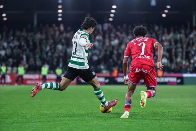Francisco Trincao (Sporting CP) in action during the match between Gil Vicente FC and Sporting CP, valid for Liga Portugal Betclic 2025 2026 at Estadio Cidade de Barcelos on 2 January 2026. Barcelos Estadio Cidade de Barcelos Barcelos Portugal Copyright: xIMAGOx xPRIMExSPORTSxIMAGESx xFILIPExOLIVEIRAx