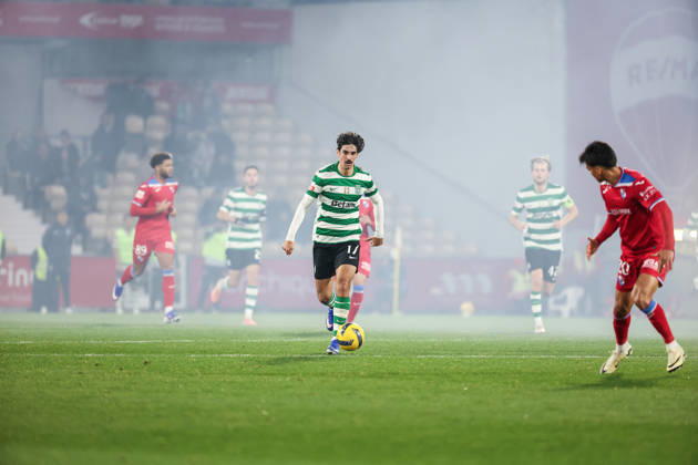 Francisco Trincao (Sporting CP) in action during the match between Gil Vicente FC and Sporting CP, valid for Liga Portugal Betclic 2025 2026 at Estadio Cidade de Barcelos on 2 January 2026. Barcelos Estadio Cidade de Barcelos Barcelos Portugal Copyright: xIMAGOx xPRIMExSPORTSxIMAGESx xFILIPExOLIVEIRAx