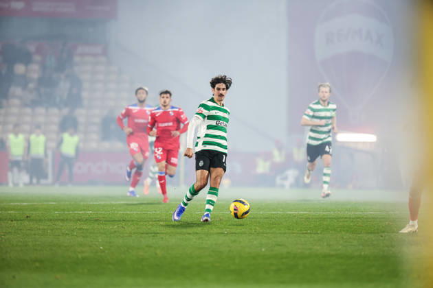 Francisco Trincao (Sporting CP) in action during the match between Gil Vicente FC and Sporting CP, valid for Liga Portugal Betclic 2025 2026 at Estadio Cidade de Barcelos on 2 January 2026. Barcelos Estadio Cidade de Barcelos Barcelos Portugal Copyright: xIMAGOx xPRIMExSPORTSxIMAGESx xFILIPExOLIVEIRAx