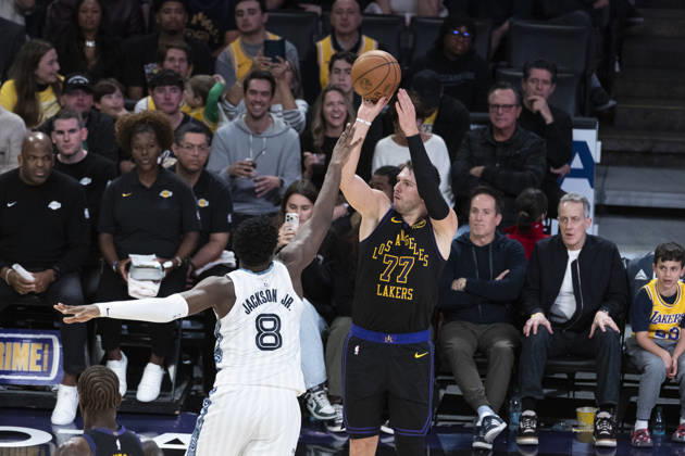 January 2, 2026, Los Angeles, California, United States: Los Angeles Lakers™ Luka Don?i? (77) and Memphis Grizzlies Jaren Jackson Jr. (8) seen in action during an NBA, Basketball Herren, USA basketball game at Crypto.com Arena. Final score Lakers 128 : 121 Grizzlies Los Angeles United States - ZUMAs197 20260102_aaa_s197_135 Copyright: xRingoxChiux