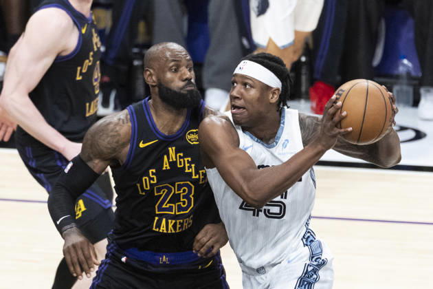 January 2, 2026, Los Angeles, California, United States: Memphis Grizzlies GG Jackson (45) and Los Angeles Lakers™ LeBron James (23) seen in action during an NBA, Basketball Herren, USA basketball game at Crypto.com Arena. Final score Lakers 128 : 121 Grizzlies Los Angeles United States - ZUMAs197 20260102_aaa_s197_140 Copyright: xRingoxChiux