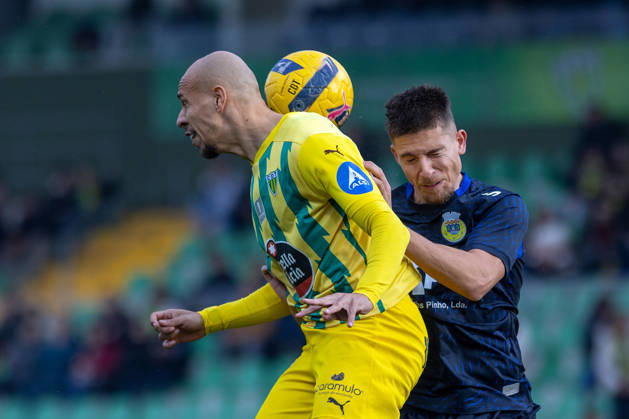 FOOTBALL - Tondela 3 vs Arouca 1, round 17 of portuguese Liga, 2025 26. Joao Cardoso Stadium, in Tondela, Portugal. Saturday, 2026 01 03. Cícero (97) Tondela, Rocha (04) Arouca. TONDELA VISEU PORTUGAL ESTÁDIO JOÃO CARDOSO Copyright: xGILxPERESx