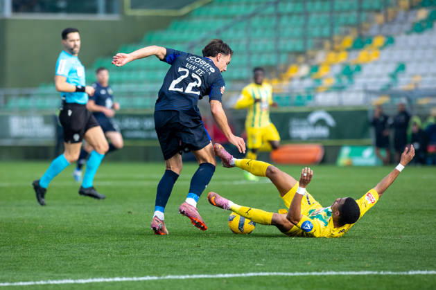 FOOTBALL - Tondela 3 vs Arouca 1, round 17 of portuguese Liga, 2025 26. Joao Cardoso Stadium, in Tondela, Portugal. Saturday, 2026 01 03. Pedro Maranhão (07) Tondela, Van EE (22) Arouca. TONDELA VISEU PORTUGAL ESTÁDIO JOÃO CARDOSO Copyright: xGILxPERESx