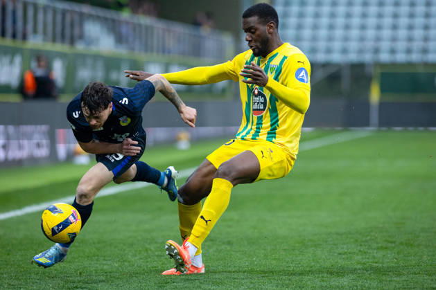 FOOTBALL - Tondela 3 vs Arouca 1, round 17 of portuguese Liga, 2025 26. Joao Cardoso Stadium, in Tondela, Portugal. Saturday, 2026 01 03. Brayan Medina (20) Tondela, Triezza (19) Arouca. TONDELA VISEU PORTUGAL ESTÁDIO JOÃO CARDOSO Copyright: xGILxPERESx