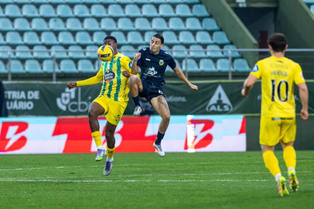 FOOTBALL - Tondela 3 vs Arouca 1, round 17 of portuguese Liga, 2025 26. Joao Cardoso Stadium, in Tondela, Portugal. Saturday, 2026 01 03. Yefrei Rodriguez (11) Tondela, Pedro Santos (89) Arouca. TONDELA VISEU PORTUGAL ESTÁDIO JOÃO CARDOSO Copyright: xGILxPERESx