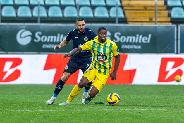 FOOTBALL - Tondela 3 vs Arouca 1, round 17 of portuguese Liga, 2025 26. Joao Cardoso Stadium, in Tondela, Portugal. Saturday, 2026 01 03. Ivan Cavaleiro (17) Tondela, Tiago Esgaio (28) Arouca. TONDELA VISEU PORTUGAL ESTÁDIO JOÃO CARDOSO Copyright: xGILxPERESx