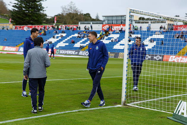 Jakub Kiwior and Jan Bednarek seen during Liga Portugal game between CD Santa Clara and FC Porto (Pedro Rosa Ball Raw Images) Ponta Delgada Estadio de Sao Miguel Portugal Copyright: xPedroxRosax pedrorosa_santaclara_fcporto_2526-24