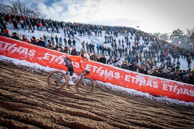 Dutch Ceylin Del Carmen Alvarado pictured in action during the women s elite race at the World Cup cyclocross cycling event in Zonhoven on Sunday 04 January 2026, stage 9 (out of 12) of the UCI World Cup competition. DAVIDxPINTENS x153671161x