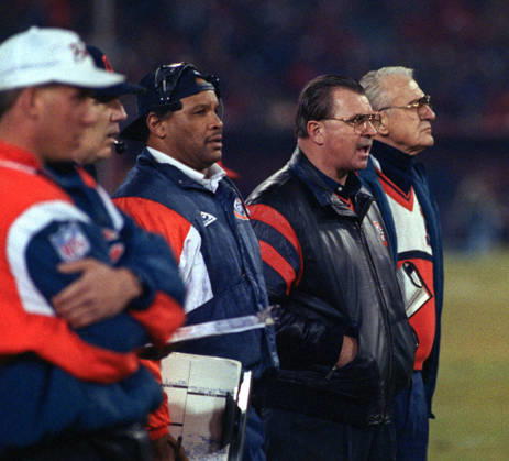 December 23, 1991 - San Francisco, California, U.S - San Francisco 49ers vs. Chicago Bears at Candlestick Park Monday, December 23, 1991. 49ers beat Bears 52-14. Bears coaches with Mike Ditka. Copyright: xAlxGolubx