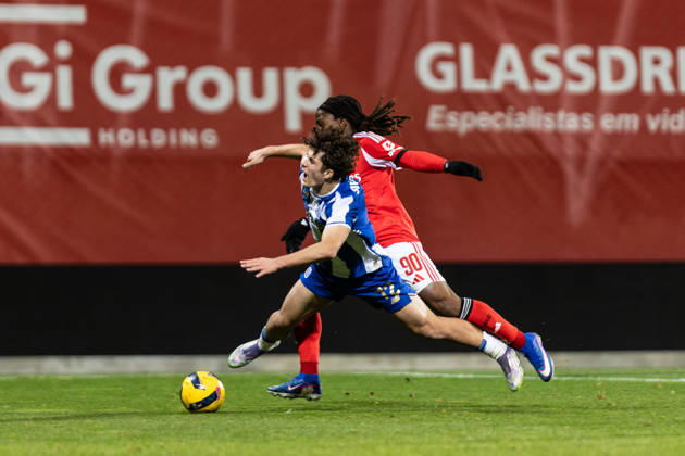 January 5, 2026, Seixal, Lisbon, Portugal: Andre Miranda of FC Porto B competes for the ball with Ivan Lima of SL Benfica B during the Liga Portugal Meu Super match between SL Benfica B and FC Porto B at Benfica Campus on December 22, 2025 in Lisbon, Portugal. Seixal Portugal - ZUMAp267 20260105_zsp_p267_084 Copyright: xDavidexPuglisix