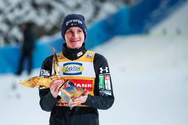 Bischofshofen, Austria 06 January 2026 74 Four Hills Tournament Bischofshofen 2025 2026 Jumping In the picture Domen Prevc Slovenia SLO holds the coveted golden eagle in his hands after the overall tour victory Paul Außerleitner ski jump Copyright: xFotostandx xHettichx