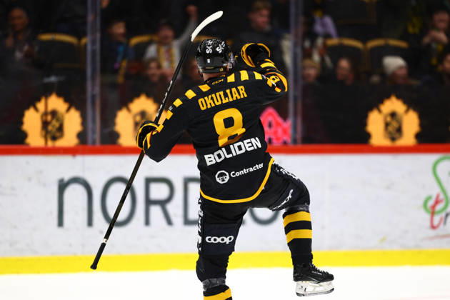260110 Skellefteas Oliver Okuliar celebrates after 3 0 during the ice hockey match in SHL between Skelleftea and Växjö on January 10, 2026 in Skelleftea Copyright: JOHANxLÖF BB260110ZB023