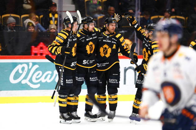 260110 Skellefteas Oliver Okuliar celebrates after 3 0 during the ice hockey match in SHL between Skelleftea and Växjö on January 10, 2026 in Skelleftea Copyright: JOHANxLÖF BB260110ZT028