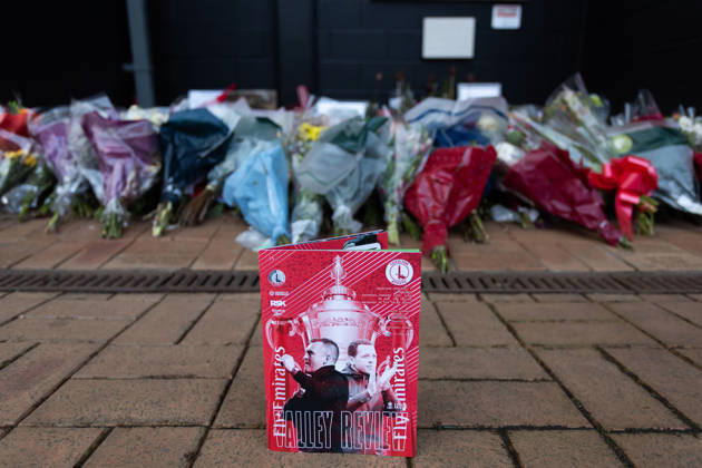 Charlton Athletic v Chelsea Emirates FA Cup Detail view of a Valley Review programme in front of a tribute to Charlton Athletic fan Norman Barker known as ˜Headphones Norm™ before the Emirates FA Cup Third Round match at The Valley, London 10 01 2026 UK Newspapers OUT Copyright: xBenxPetersx FIL-22760-0001