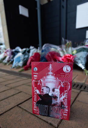 Charlton Athletic v Chelsea Emirates FA Cup Detail view of a Valley Review programme in front of a tribute to Charlton Athletic fan Norman Barker known as ˜Headphones Norm™ before the Emirates FA Cup Third Round match at The Valley, London 10 01 2026 UK Newspapers OUT Copyright: xBenxPetersx FIL-22760-0002