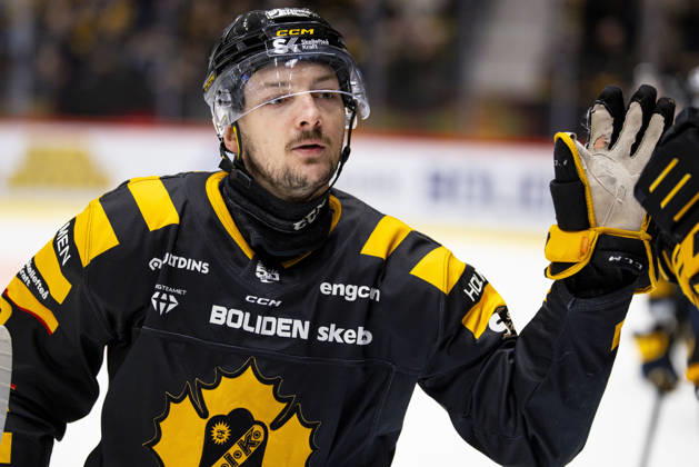 260110 Skellefteas Oliver Okuliar celebrates after 3 0 during the ice hockey match in SHL between Skelleftea and Växjö on January 10, 2026 in Skelleftea Copyright: JOHANxLÖF BB260110ZS036