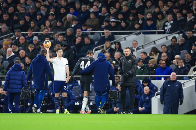 Tottenham Hotspur v Aston Villa, FA Cup, 3rd Round INJURY Aston Villa Midfielder Boubacar Kamara 44 walks off the pitch during the FA Cup match between Tottenham Hotspur and Aston Villa at Tottenham Hotspur Stadium, London, UK on 10 January 2026. Editorial use only DataCo restrictions apply See www.football-dataco.com , Copyright: xChrisxFoxwellx PSI-23550-0023