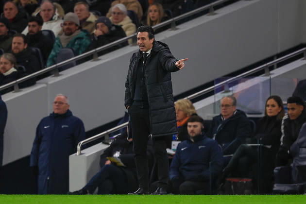 Tottenham Hotspur v Aston Villa, FA Cup, 3rd Round Aston Villa Manager Unai Emery gestures to his players during the FA Cup match between Tottenham Hotspur and Aston Villa at Tottenham Hotspur Stadium, London, UK on 10 January 2026. Editorial use only DataCo restrictions apply See www.football-dataco.com , Copyright: xChrisxFoxwellx PSI-23550-0031