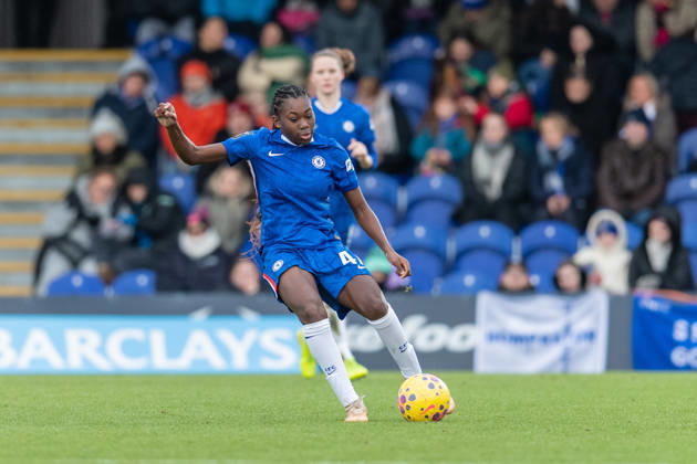Chloe Sarwie of Chelsea plays a pass during the Women s Super League match between Chelsea Women and West Ham United Women at the Kingsmeadow Stadium, Kingston, England on 11 January 2026. Copyright: xGrantxWinterx 44420194