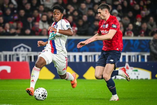 January 11, 2026, Villeneuve-D ascq, France, France: Endrick FELIPE MOREIRA DE SOUSA of Lyon and Romain PERRAUD of Lille during the French Cup match between Lille OSC (LOSC) and Olympique Lyonnais (OL) at Pierre Mauroy Stadium on January 11, 2026 in Villeneuve-d Ascq near Lille, France. Villeneuve-D ascq France - ZUMAm308 20260111_zsp_m308_006 Copyright: xMatthieuxMirvillex