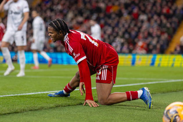 Football - FA Cup - 3rd Round - Liverpool FC v Barnsley FC LIVERPOOL, ENGLAND - Monday, January 12, 2026: Liverpool s Rio Ngumoha lies injured during the FA Cup 3rd Round match between Liverpool FC and Barnsley FC at Anfield. (Photo by David Rawcliffe Propaganda) LIVERPOOL Anfield MERSEYSIDE ENGLAND  Copyright: xPropagandaxPhotoxAgencyx P2026-01-12-Liverpool_Barnsley-80