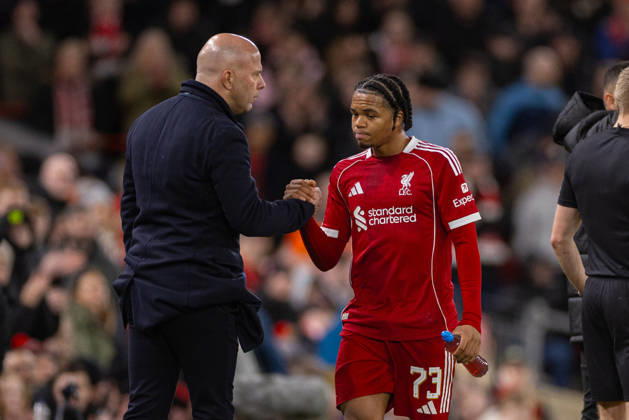 Football - FA Cup - 3rd Round - Liverpool FC v Barnsley FC LIVERPOOL, ENGLAND - Monday, January 12, 2026: Liverpool s Rio Ngumoha is met with head coach Arne Slot (L) after being substituted off during the FA Cup 3rd Round match between Liverpool FC and Barnsley FC at Anfield. (Photo by David Rawcliffe Propaganda) LIVERPOOL Anfield MERSEYSIDE ENGLAND Copyright: xPropagandaxPhotoxAgencyx P2026-01-12-Liverpool_Barnsley-81