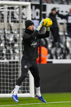 Newcastle United v Manchester City, Carabao Cup James Trafford Of Manchester City warms up during the Newcastle United v Manchester City Carabao Cup Semi Final First Leg match at St. James Park, Newcastle Upon Tyne, England on 13 January 2026 Credit: Lee Keuneke Every Second Media Editorial use only. All images are copyright Every Second Media Limited. No images may be reproduced without prior permission. All rights reserved. Premier League and Football League images are subject to licensing agreements with Football DataCo Limited. see https: www.football-dataco.com Copyright: xIMAGO EveryxSecondxMediax ESM-1753-0026 LeexKeunekex xEveryxSecondxMediax
