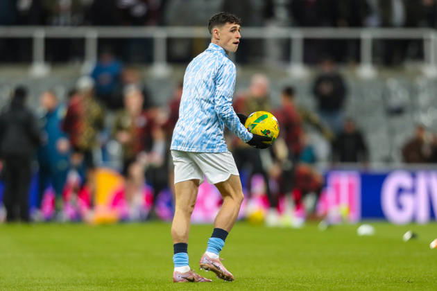 Newcastle United v Manchester City, Carabao Cup Phil Foden Of Manchester City warms up during the Newcastle United v Manchester City Carabao Cup Semi Final First Leg match at St. James Park, Newcastle Upon Tyne, England on 13 January 2026 Credit: Lee Keuneke Every Second Media Editorial use only. All images are copyright Every Second Media Limited. No images may be reproduced without prior permission. All rights reserved. Premier League and Football League images are subject to licensing agreements with Football DataCo Limited. see https: www.football-dataco.com Copyright: xIMAGO EveryxSecondxMediax ESM-1753-0029 LeexKeunekex xEveryxSecondxMediax