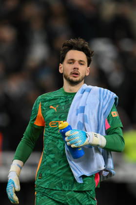 Newcastle United v Manchester City - Carabao Cup Semi Final First Leg James Trafford of Manchester City plays during the Carabao Cup Semi-Final First Leg match between Newcastle United and Manchester City at St. James s Park in Newcastle, United Kingdom, on January 13, 2026. Newcastle Tyne and Wear United Kingdom Copyright: xMIxNewsx originalFilename:fletcher-newcastl260113_np1Pr