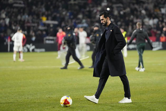 Albacete Balompie v Real Madrid - Copa del Rey ALBACETE, SPAIN - JANUARY 14: Alvaro Arbeloa head coach of Real Madrid dejected after loss the Copa del Rey round of 16 match between Albacete Balompie and Real Madrid at Estadio Carlos Belmonte on January 14, 2026 in Albacete, Spain. Jose Hernandez Anadolu Albacete Spain. Editorial use only. Please get in touch for any other usage. Copyright: x2026xAnadoluxJosexHernandezx