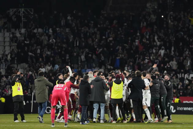 Albacete Balompie v Real Madrid - Copa del Rey ALBACETE, SPAIN - JANUARY 14: Albacete s players celebrate the victory after winning the Copa del Rey round of 16 match between Albacete Balompie and Real Madrid at Estadio Carlos Belmonte on January 14, 2026 in Albacete, Spain. Jose Hernandez Anadolu Albacete Spain. Editorial use only. Please get in touch for any other usage. Copyright: x2026xAnadoluxJosexHernandezx