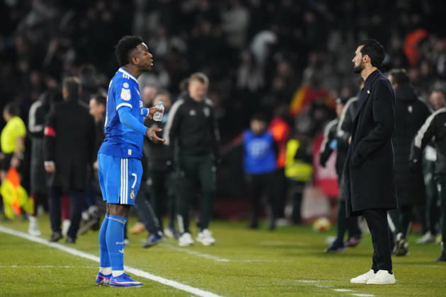 Albacete Balompie v Real Madrid - Copa del Rey ALBACETE, SPAIN - JANUARY 14: Vinicius Junior left winger of Real Madrid and Brazil protest to Alvaro Arbeloa head coach of Real Madrid after Albacete s second goal during the Copa del Rey round of 16 match between Albacete Balompie and Real Madrid at Estadio Carlos Belmonte on January 14, 2026 in Albacete, Spain. Jose Hernandez Anadolu Albacete Spain. Editorial use only. Please get in touch for any other usage. Copyright: x2026xAnadoluxJosexHernandezx