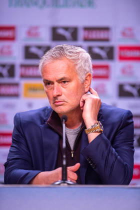 FC Porto v SL Benfica - Taca de Portugal Jose Mourinho, head coach of SL Benfica, is seen during the press conference, PK, Pressekonferenz after the Portuguese Cup quarter-final match between FC Porto and SL Benfica at Estadio do Dragao in Porto, Portugal, on January 14, 2026. Porto Porto Portugal  Copyright: xMiguelxLemosx originalFilename:lemos-fcportox260114_npjb8