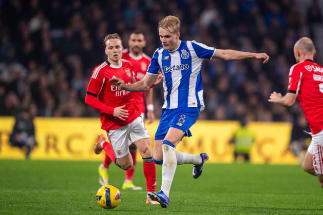 FC Porto v SL Benfica - Taca de Portugal Victor Froholdt from FC Porto is in action during the Portuguese Cup match between FC Porto and SL Benfica, quarter-finals, at Estadio do Dragao in Porto, Portugal, on January 14, 2026. Porto Porto Portugal  Copyright: xMiguelxLemosx originalFilename:lemos-fcportox260114_nppYU