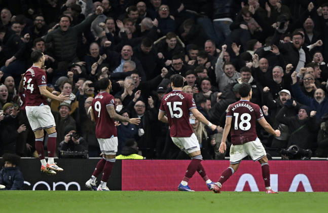 Tottenham Hotspur V West Ham. Premier League. GOAL. the West Ham players celebrate the winning goal scored by Callum Wilson (West Ham, 9) during the Tottenham Hotspur V West Ham Premier League match at the Tottenham Hotspur Stadium, London. Tottenham Tottenham Hotspur Stadium UK Copyright: xMartinxDaltonx Spurs_vs_WestHam_170126_MD_035