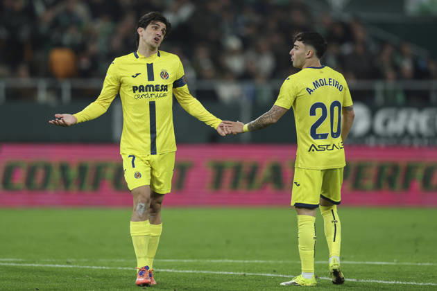 ESP: Real Betis - Villarreal CF. La Liga EA Sports. Date 20 Gerard Moreno and Alberto Moleiro of Villarreal CF during the La Liga EA Sports match between Real Betis and Villarreal CF played at Benito Villamarin Stadium on January 17, 2026 in Sevilla, Spain. kpng Copyright: xAntonioxPozox xPRESSINx AP_260117_BET_VIL_1079