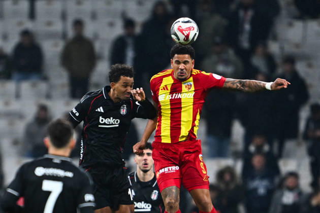 Besiktas v Zecorner Kayserispor - Turkish Super Lig ISTANBUL, TURKIYE – JANUARY 19: Besiktas player Felix Uduokhai (left) challenges Zecorner Kayserispor player German Onugha (right) during the Turkish Super Lig Week 18 match between Besiktas and Zecorner Kayserispor at Tupras Stadium in Istanbul, Turkiye, on January 19, 2026. Cem Tekkesinoglu Anadolu Istanbul Turkey. Editorial use only. Please get in touch for any other usage. Copyright: x2026xAnadoluxCemxTekkesinoglux