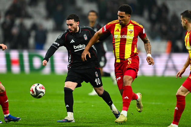Besiktas v Zecorner Kayserispor - Turkish Super Lig ISTANBUL, TURKIYE – JANUARY 19: Besiktas player Orkun Kokcu (L) challenges Zecorner Kayserispor player German Onugha (right) during the Turkish Super Lig Week 18 match between Besiktas and Zecorner Kayserispor at Tupras Stadium in Istanbul, Turkiye, on January 19, 2026. Cem Tekkesinoglu Anadolu Istanbul Turkey. Editorial use only. Please get in touch for any other usage. Copyright: x2026xAnadoluxCemxTekkesinoglux
