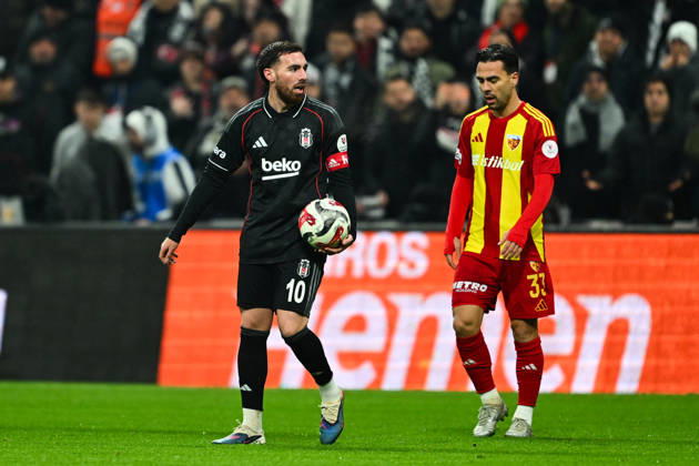 Besiktas v Zecorner Kayserispor - Turkish Super Lig ISTANBUL, TURKIYE – JANUARY 19: Besiktas player Orkun Kokcu (L) and Zecorner Kayserispor player Furkan Soyalp (right) during the Turkish Super Lig Week 18 match between Besiktas and Zecorner Kayserispor at Tupras Stadium in Istanbul, Turkiye, on January 19, 2026. Cem Tekkesinoglu Anadolu Istanbul Turkey. Editorial use only. Please get in touch for any other usage. Copyright: x2026xAnadoluxCemxTekkesinoglux