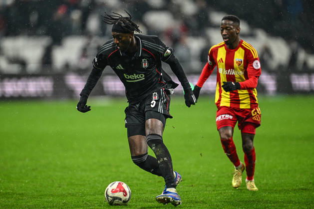 Besiktas v Zecorner Kayserispor - Turkish Super Lig ISTANBUL, TURKIYE - JANUARY 19: Tammy Abraham (L) of Besiktas in action against Carlos Mane (R) of Zecorner Kayserispor during the Turkish Super Lig Week 18 match between Besiktas and Zecorner Kayserispor at Tupras Stadium in Istanbul, Turkiye, on January 19, 2026. Cem Tekkesinoglu Anadolu Istanbul Turkey. Editorial use only. Please get in touch for any other usage. Copyright: x2026xAnadoluxCemxTekkesinoglux