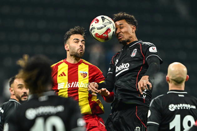 Besiktas v Zecorner Kayserispor - Turkish Super Lig ISTANBUL, TURKIYE - JANUARY 19: Felix Uduokhai (R) of Besiktas in action against Miguel Cardoso (L) of Zecorner Kayserispor during the Turkish Super Lig Week 18 match between Besiktas and Zecorner Kayserispor at Tupras Stadium in Istanbul, Turkiye, on January 19, 2026. Cem Tekkesinoglu Anadolu Istanbul Turkey. Editorial use only. Please get in touch for any other usage. Copyright: x2026xAnadoluxCemxTekkesinoglux