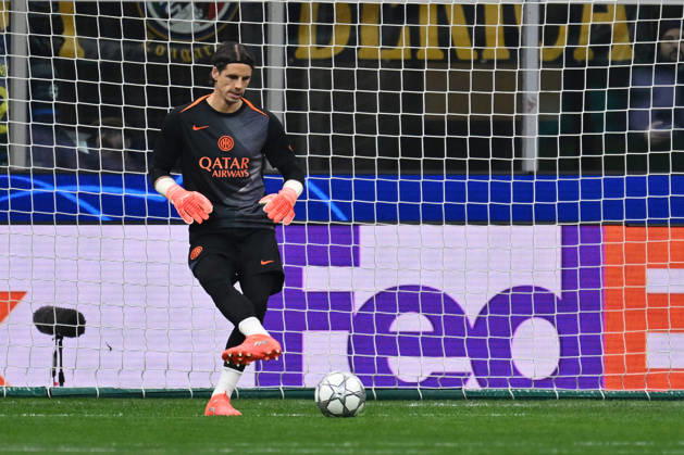 FC Internazionale Milano v Arsenal FC - UEFA Champions League 2025 26 League Phase MD7 Yann Sommer of F.C. Inter warms up before the UEFA Champions League phase day 7 football match between F.C. Inter and Arsenal F.C. at the San Siro Stadium in Milan, Italy, on January 20, 2026. Milan Italy Copyright: xDomenicoxCippitellix originalFilename:cippitelli-fcinterv260120_npOli