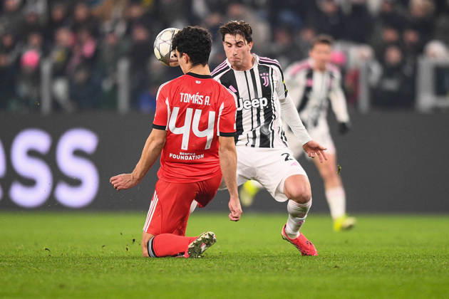 2026-01-21 Juventus FC v SL Benfica - UEFA Champions League 2025 26 League Phase MD7 TURIN, ITALY - JANUARY 21: Fabio Miretti of Juventus FC, Tomas Araujo of SL Benfica during the UEFA Champions League 2025 26 League Phase MD7 match between Juventus FC and SL Benfica at Allianz Stadium on January 21, 2026 in Turin, Italy. (Photo by Alberto Gandolfo BSR Agency) Turin Italy Content not available for redistribution in The Netherlands directly or indirectly through any third parties. Copyright: xBSRxAgencyx