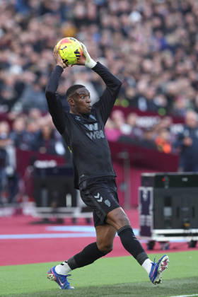 24th January 2026; London Stadium, London, England; Premier League Football, West Ham United versus Sunderland; Nordi Mukiele of Sunderland taking a throw in  KatiexChan Content restricted for UK based newspaper