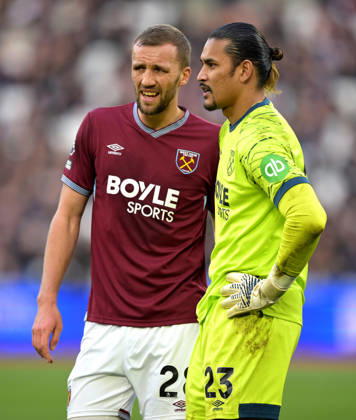 West Ham vs Sunderland Premier League Tomas Soucek of West Ham United and Alphonse Areola Goalkeeper of West Ham United during the West Ham vs Sunderland, Premier League match at the London Stadium Stratford. London The London Stadium UK Copyright: xMartinxDaltonx WestHam_Sunderland_240126_MD_658